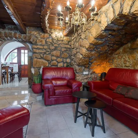 Stone Lady With Pool&hot Tub,sauna,bbq,garden Ferienhaus *