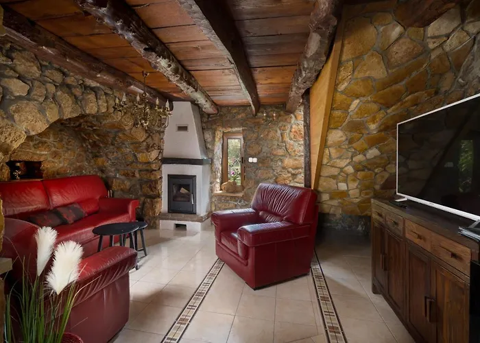 펜션 Stone Lady With Pool&hot Tub,sauna,bbq,garden
