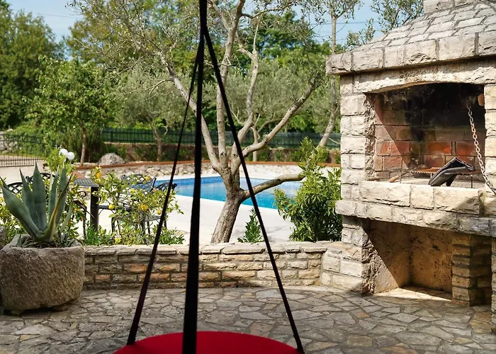 펜션 Stone Lady With Pool&hot Tub,sauna,bbq,garden Rasopasno