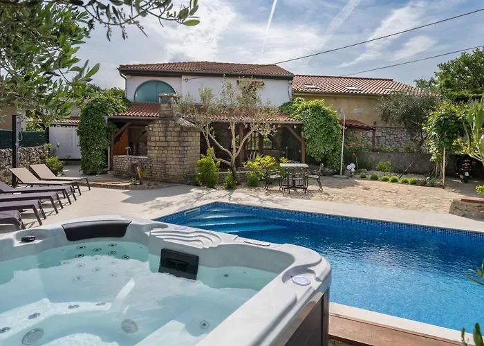 Stone Lady With Pool&hot Tub,sauna,bbq,garden * Rasopasno