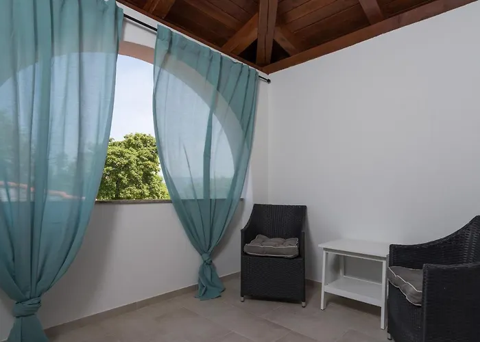 펜션 Stone Lady With Pool&hot Tub,sauna,bbq,garden Rasopasno