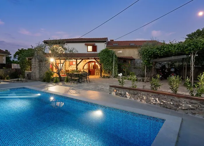 펜션 Stone Lady With Pool&hot Tub,sauna,bbq,garden