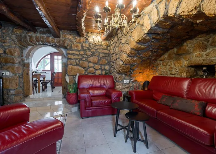 Stone Lady With Pool&hot Tub,sauna,bbq,garden 펜션 *