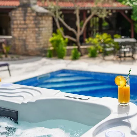 Tatil Evi Stone Lady With Pool&hot Tub,sauna,bbq,garden