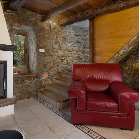 Stone Lady With Pool&hot Tub,sauna,bbq,garden *