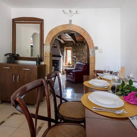 Stone Lady With Pool&hot Tub,sauna,bbq,garden *