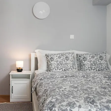 Stone Lady With Pool&hot Tub,sauna,bbq,garden *