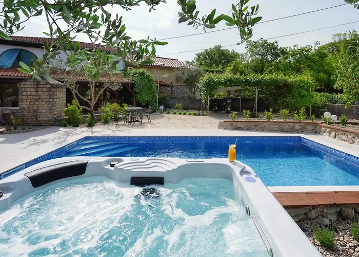 別荘 Stone Lady With Pool&hot Tub,sauna,bbq,garden