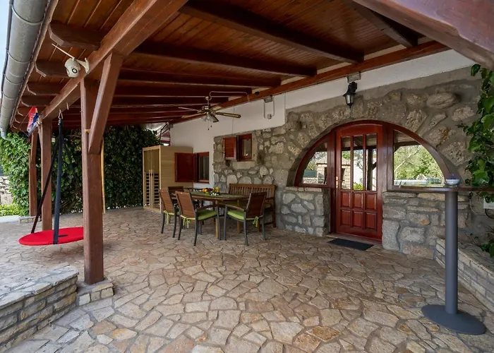 別荘 Stone Lady With Pool&hot Tub,sauna,bbq,garden *