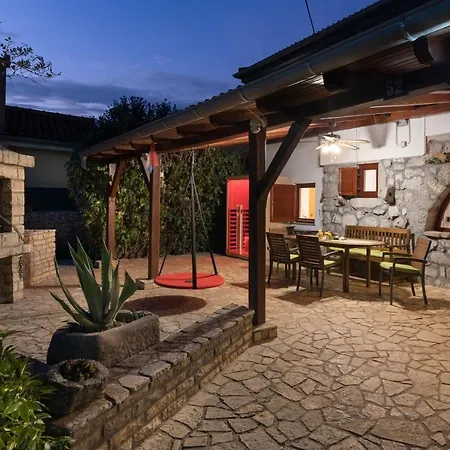 Stone Lady With Pool&hot Tub,sauna,bbq,garden *